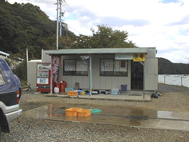 トイレ、水道、休憩所完備。釣った魚は全部持ち帰り。クール宅急便で発送可。